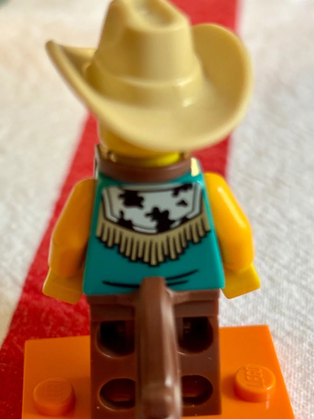 "Cowboy Costume Guy", Series 18 col326 With stand & accessories. LIKE NEW! - Picture 3 of 5
